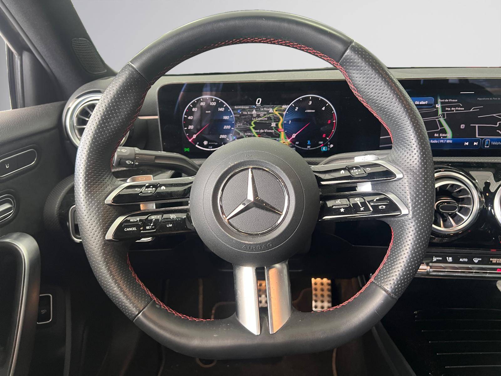 Image Mercedes-Benz CLASSE A 200 d Berline AMG Line  Classe A 200 d Berline AMG Line 200 d Berline AMG Line