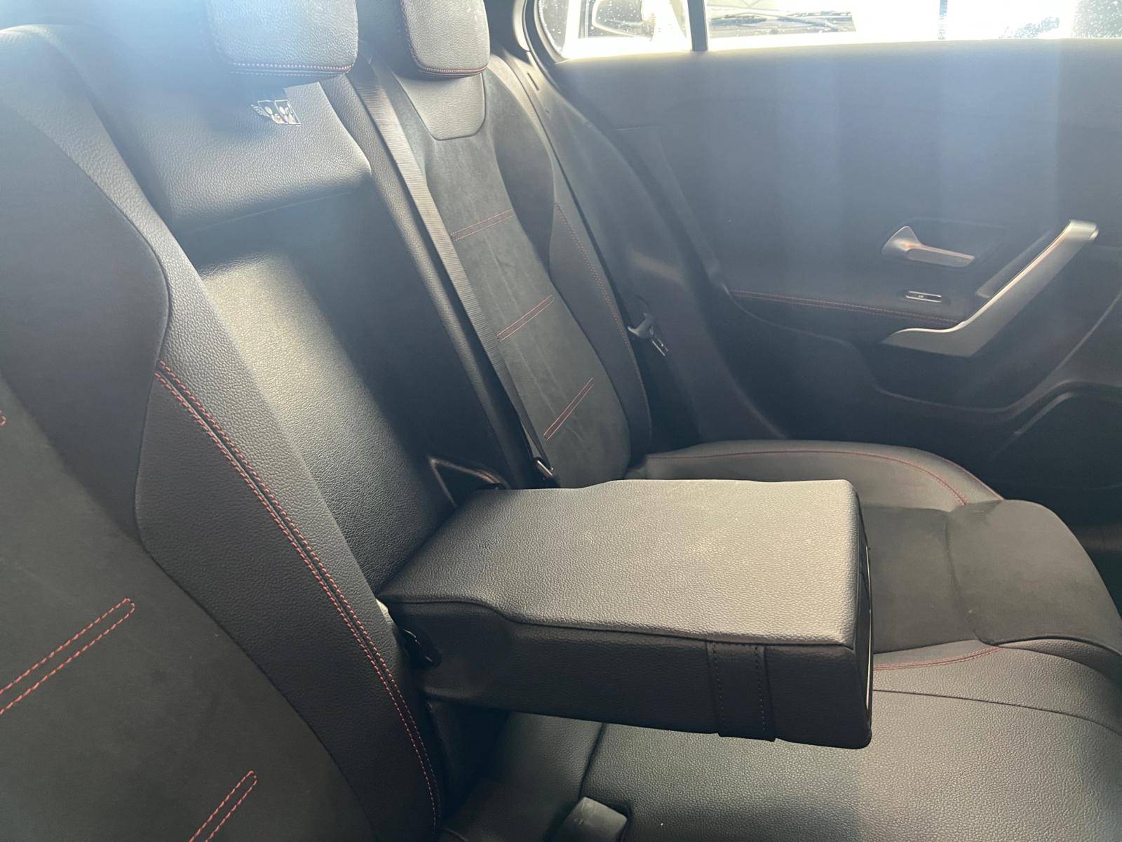 Image Mercedes-Benz CLASSE A 200 d Berline AMG Line  Classe A 200 d Berline AMG Line 200 d Berline AMG Line