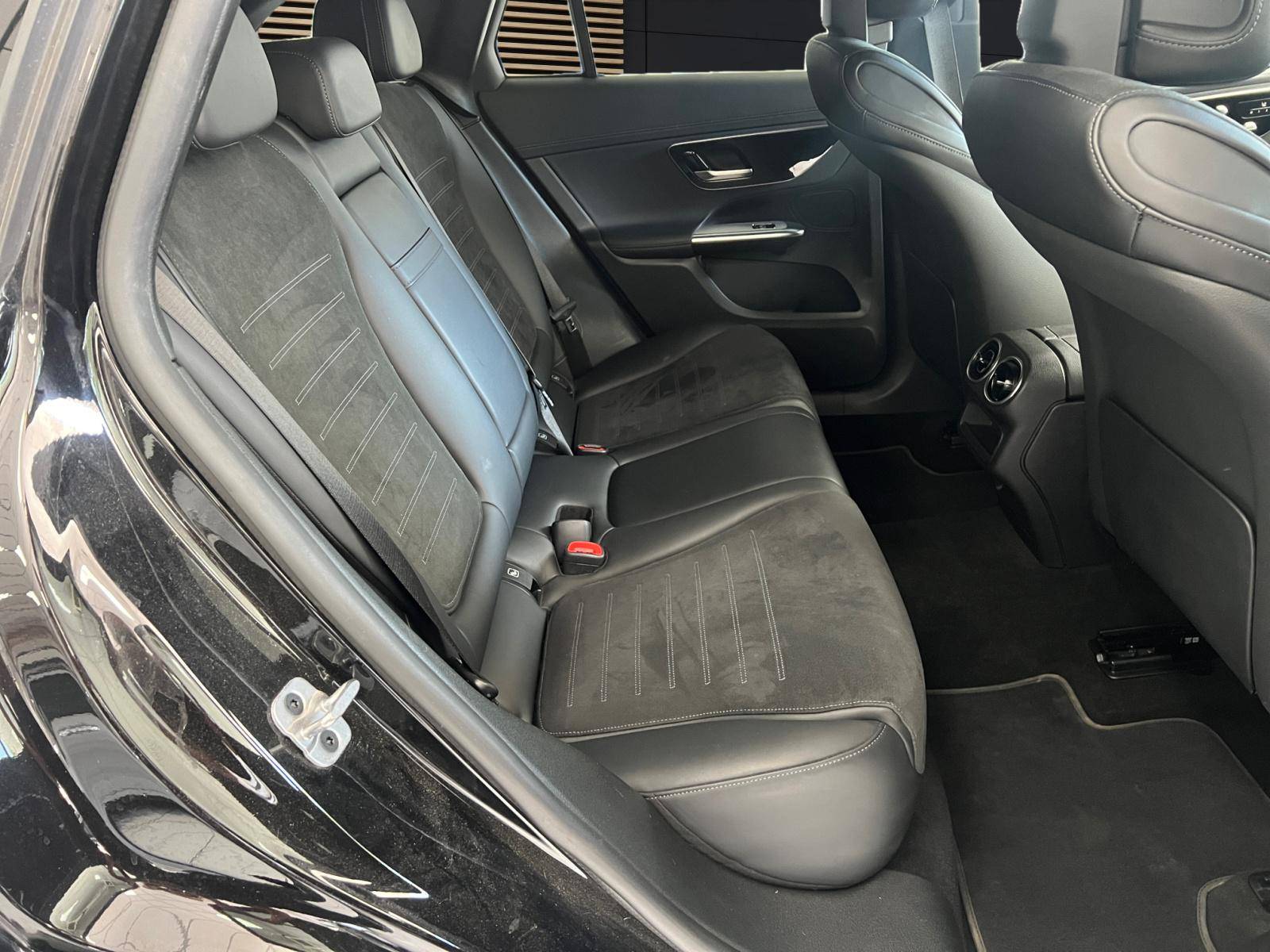 Image Mercedes-Benz GLC SUV GLC 300 e  Hybrid EQ 4MATIC AMG Line  GLC 300 e 9G-Tronic 4Matic AMG Line GLC 300 e  Hybrid EQ 4MATIC AMG Line