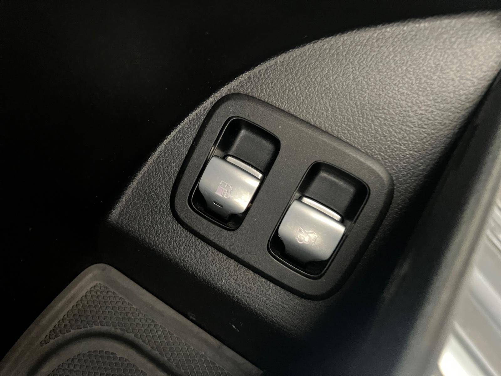 Image Mercedes-Benz GLC SUV GLC 300 e  Hybrid EQ 4MATIC AMG Line  GLC 300 e 9G-Tronic 4Matic AMG Line GLC 300 e  Hybrid EQ 4MATIC AMG Line