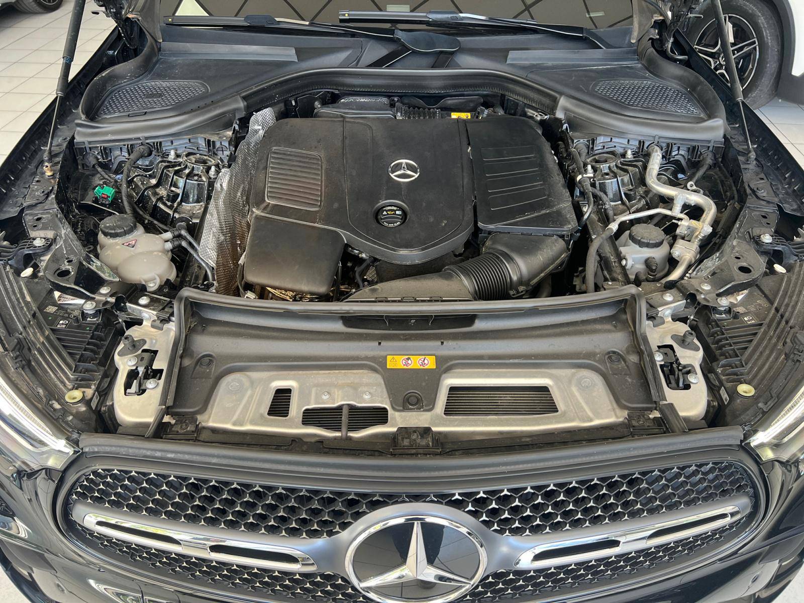 Image Mercedes-Benz GLC SUV GLC 300 e  Hybrid EQ 4MATIC AMG Line  GLC 300 e 9G-Tronic 4Matic AMG Line GLC 300 e  Hybrid EQ 4MATIC AMG Line