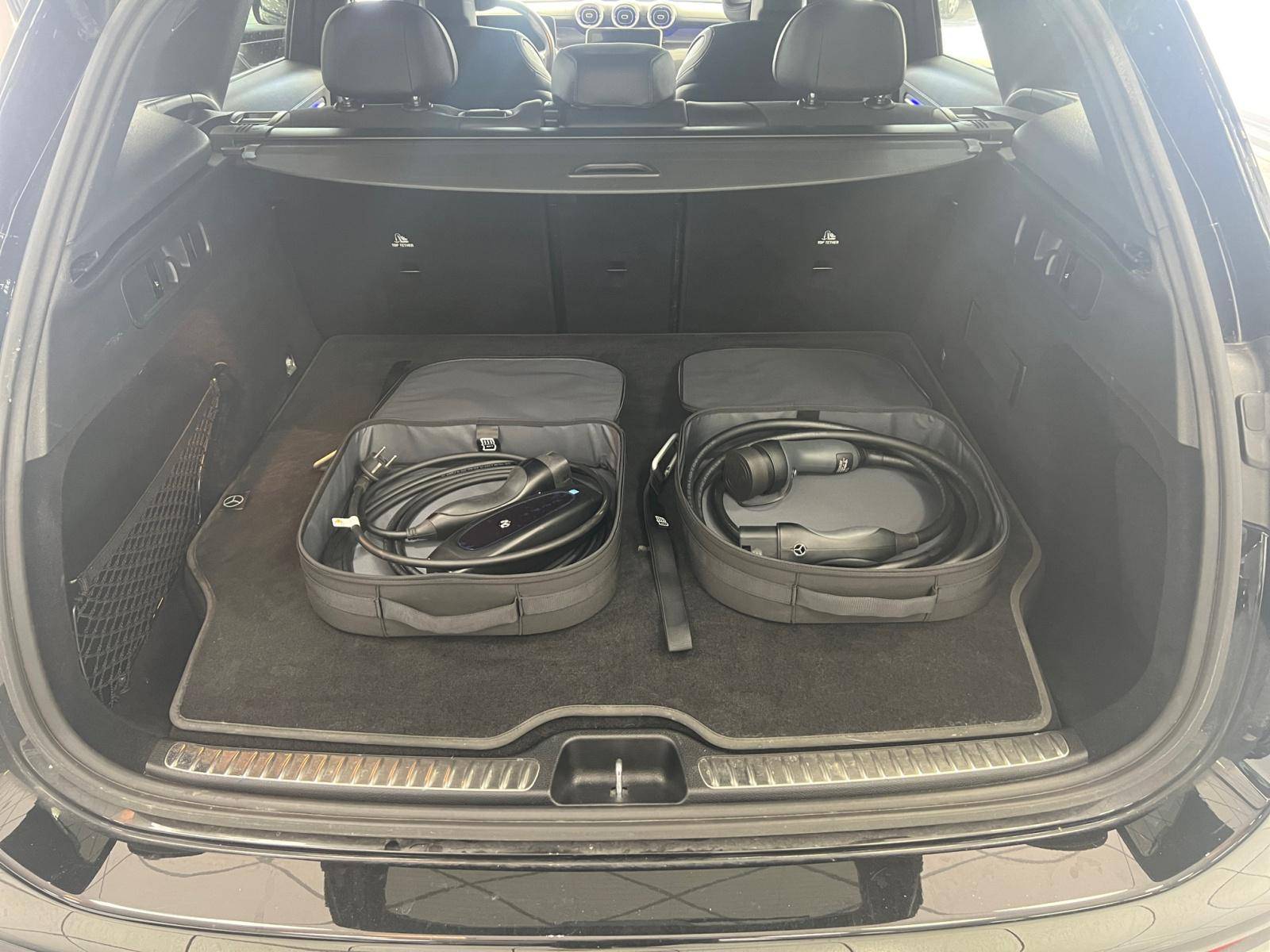 Image Mercedes-Benz GLC SUV GLC 300 e  Hybrid EQ 4MATIC AMG Line  GLC 300 e 9G-Tronic 4Matic AMG Line GLC 300 e  Hybrid EQ 4MATIC AMG Line