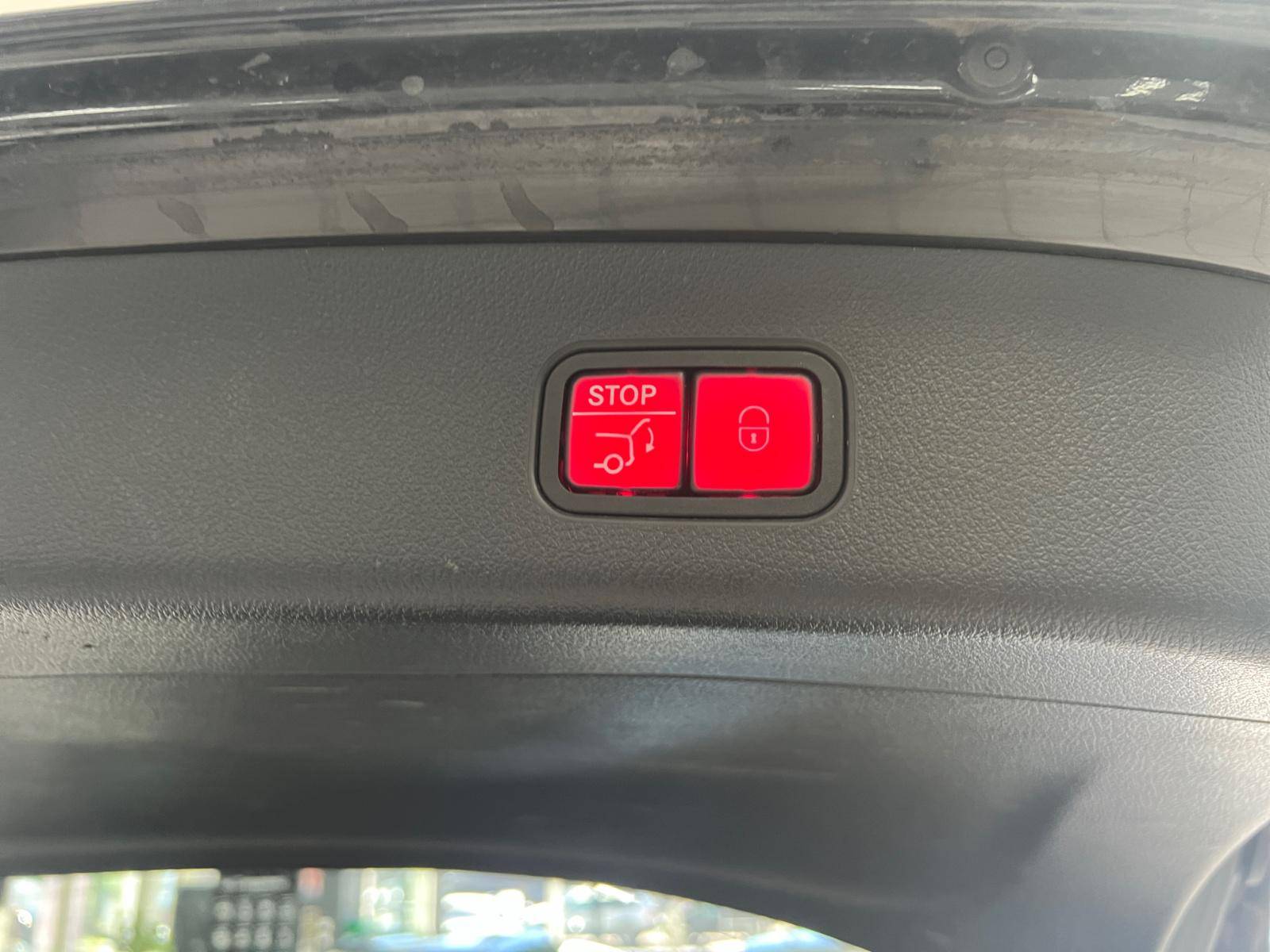 Image Mercedes-Benz GLC SUV GLC 300 e  Hybrid EQ 4MATIC AMG Line  GLC 300 e 9G-Tronic 4Matic AMG Line GLC 300 e  Hybrid EQ 4MATIC AMG Line