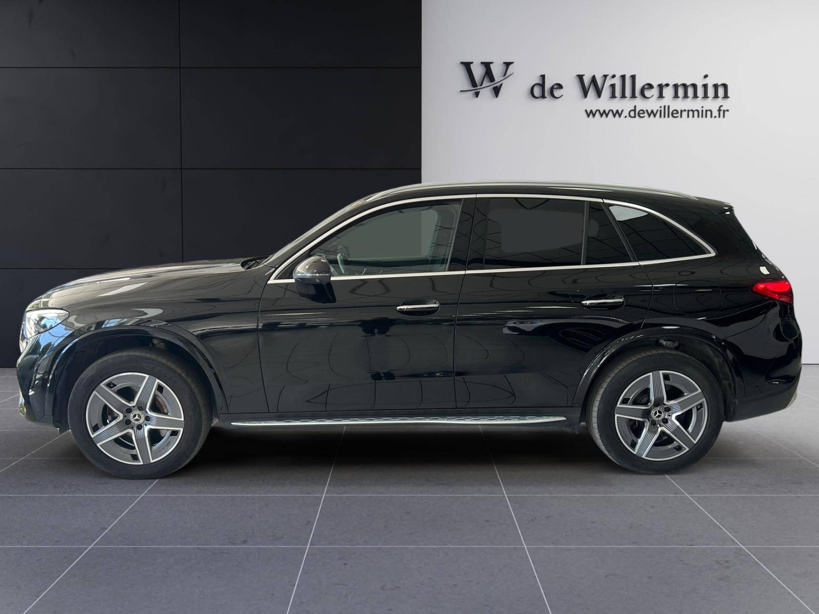 Image Mercedes-Benz GLC SUV GLC 300 e  Hybrid EQ 4MATIC AMG Line  GLC 300 e 9G-Tronic 4Matic AMG Line GLC 300 e  Hybrid EQ 4MATIC AMG Line