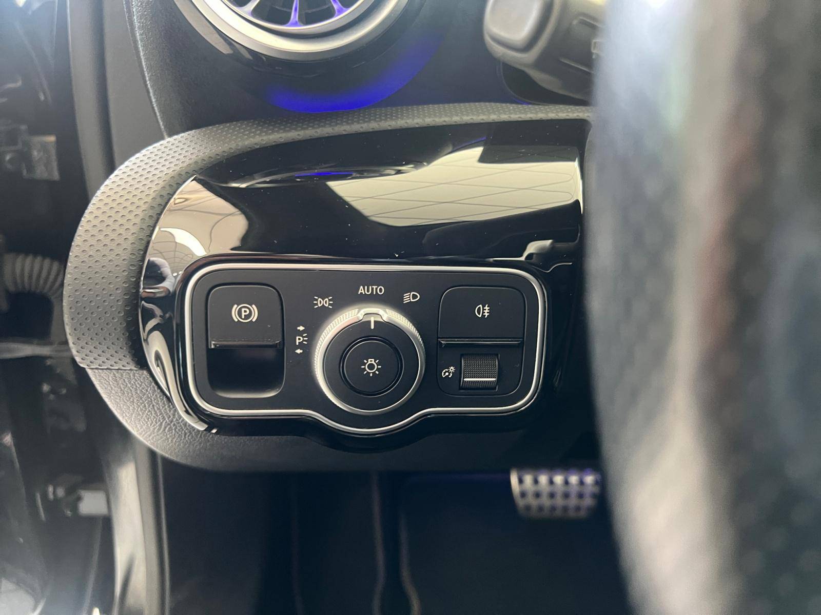 Image Mercedes-Benz CLASSE A 200 d Berline AMG Line  Classe A 200 d Berline AMG Line 200 d Berline AMG Line