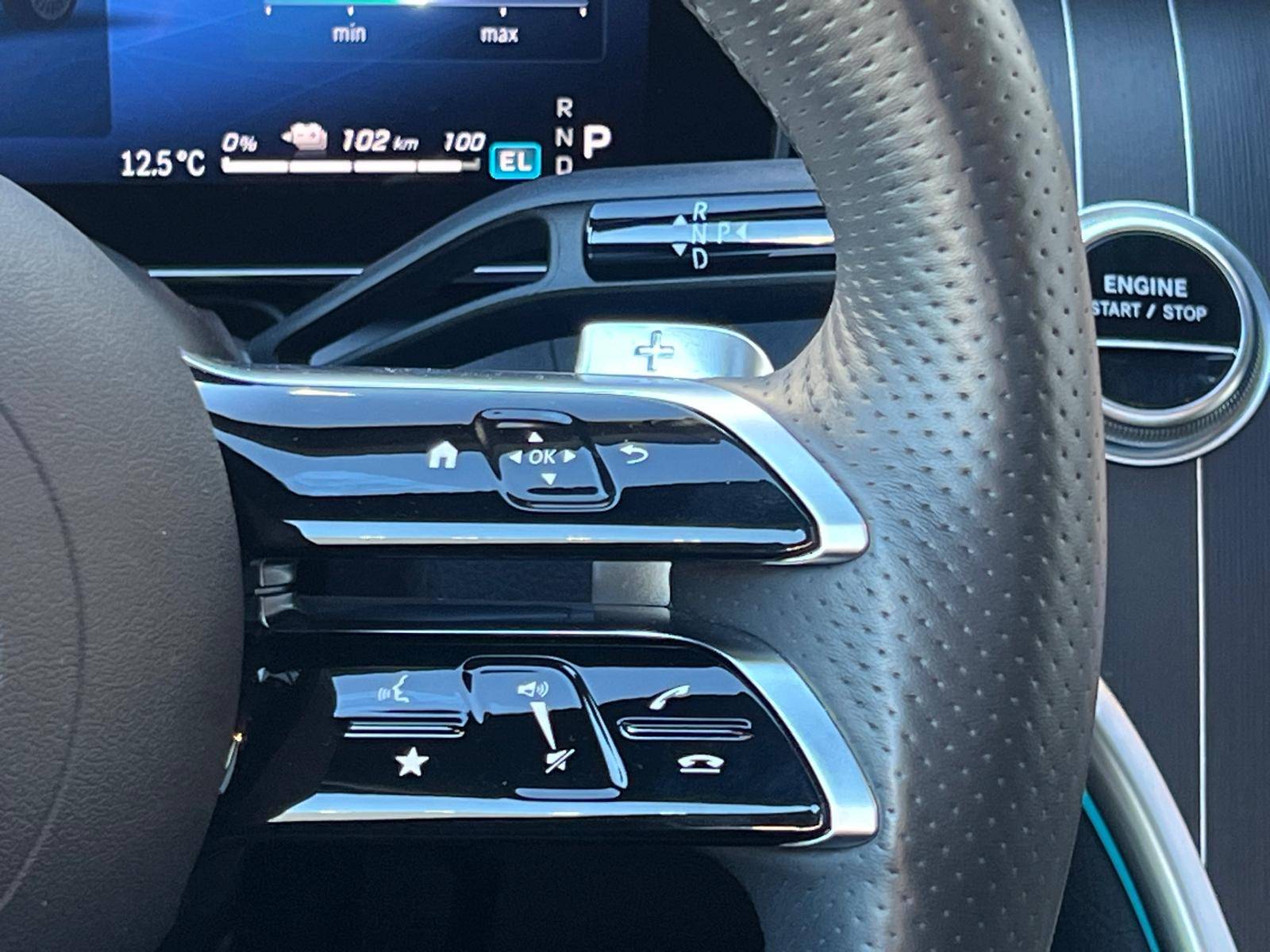 Image Mercedes-Benz GLC SUV GLC 300 de 4MATIC AMG Line  GLC 300 de 9G-Tronic 4Matic AMG Line GLC 300 de 4MATIC AMG Line