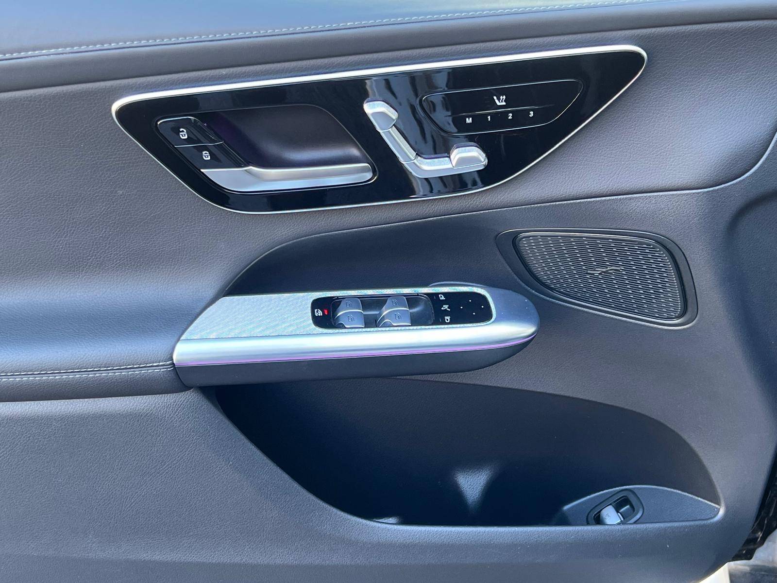 Image Mercedes-Benz GLC SUV GLC 300 de 4MATIC AMG Line  GLC 300 de 9G-Tronic 4Matic AMG Line GLC 300 de 4MATIC AMG Line