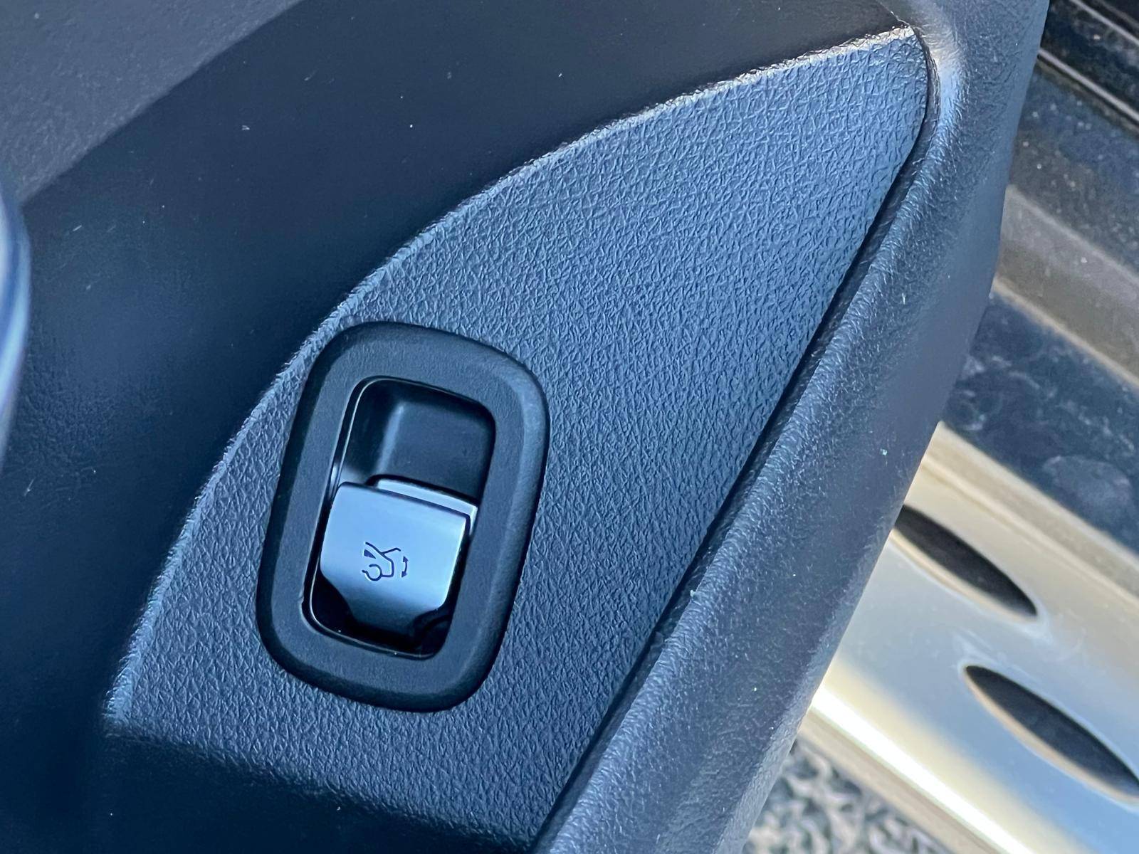 Image Mercedes-Benz GLC SUV GLC 300 de 4MATIC AMG Line  GLC 300 de 9G-Tronic 4Matic AMG Line GLC 300 de 4MATIC AMG Line