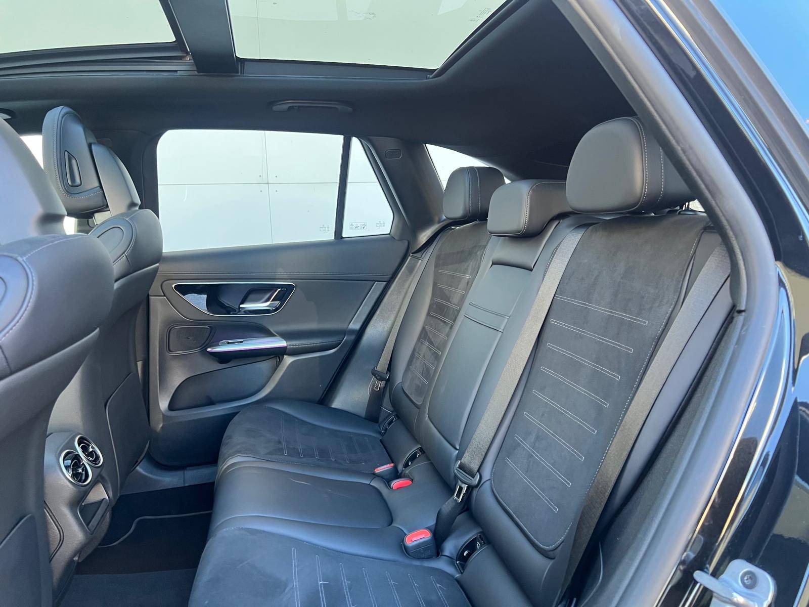 Image Mercedes-Benz GLC SUV GLC 300 de 4MATIC AMG Line  GLC 300 de 9G-Tronic 4Matic AMG Line GLC 300 de 4MATIC AMG Line