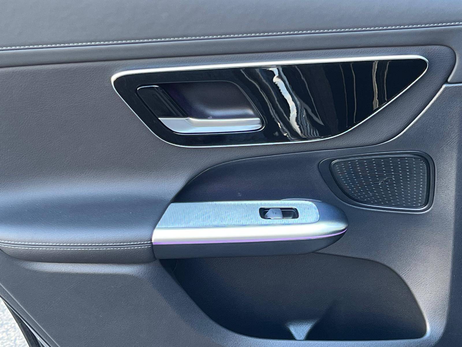 Image Mercedes-Benz GLC SUV GLC 300 de 4MATIC AMG Line  GLC 300 de 9G-Tronic 4Matic AMG Line GLC 300 de 4MATIC AMG Line