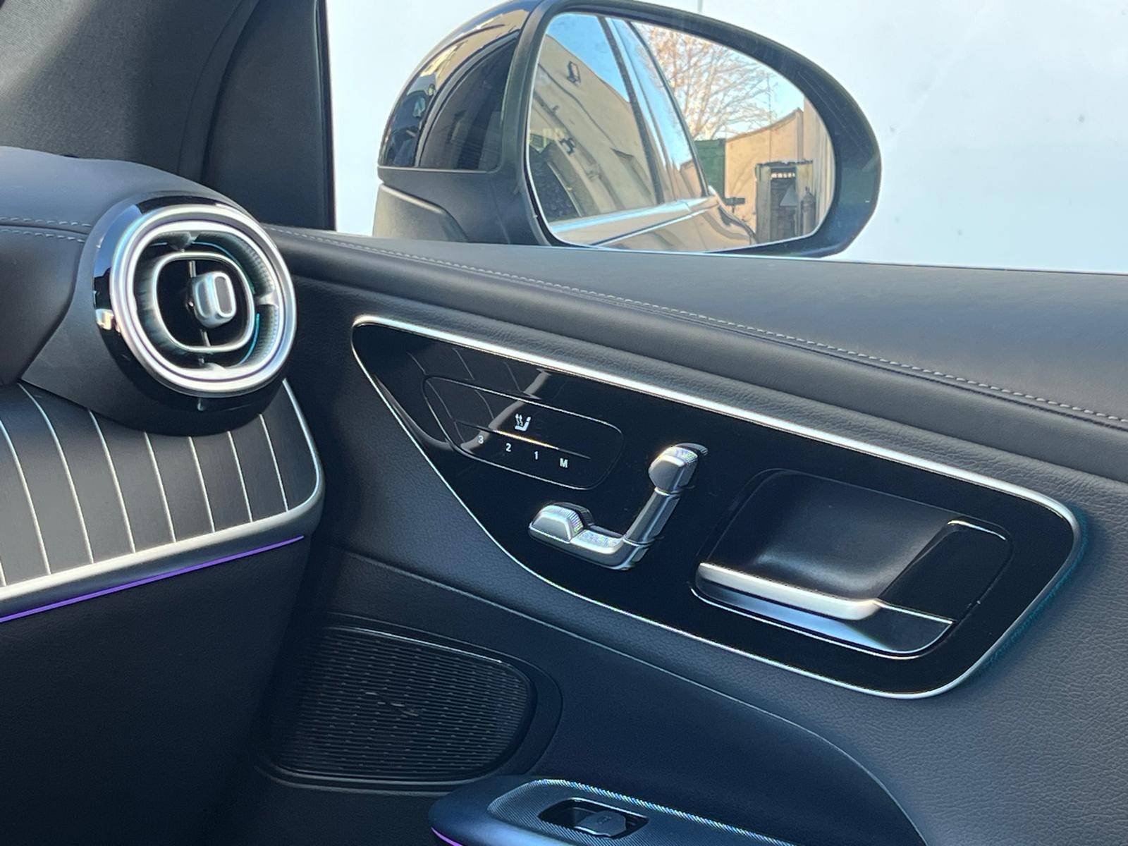 Image Mercedes-Benz GLC SUV GLC 300 de 4MATIC AMG Line  GLC 300 de 9G-Tronic 4Matic AMG Line GLC 300 de 4MATIC AMG Line