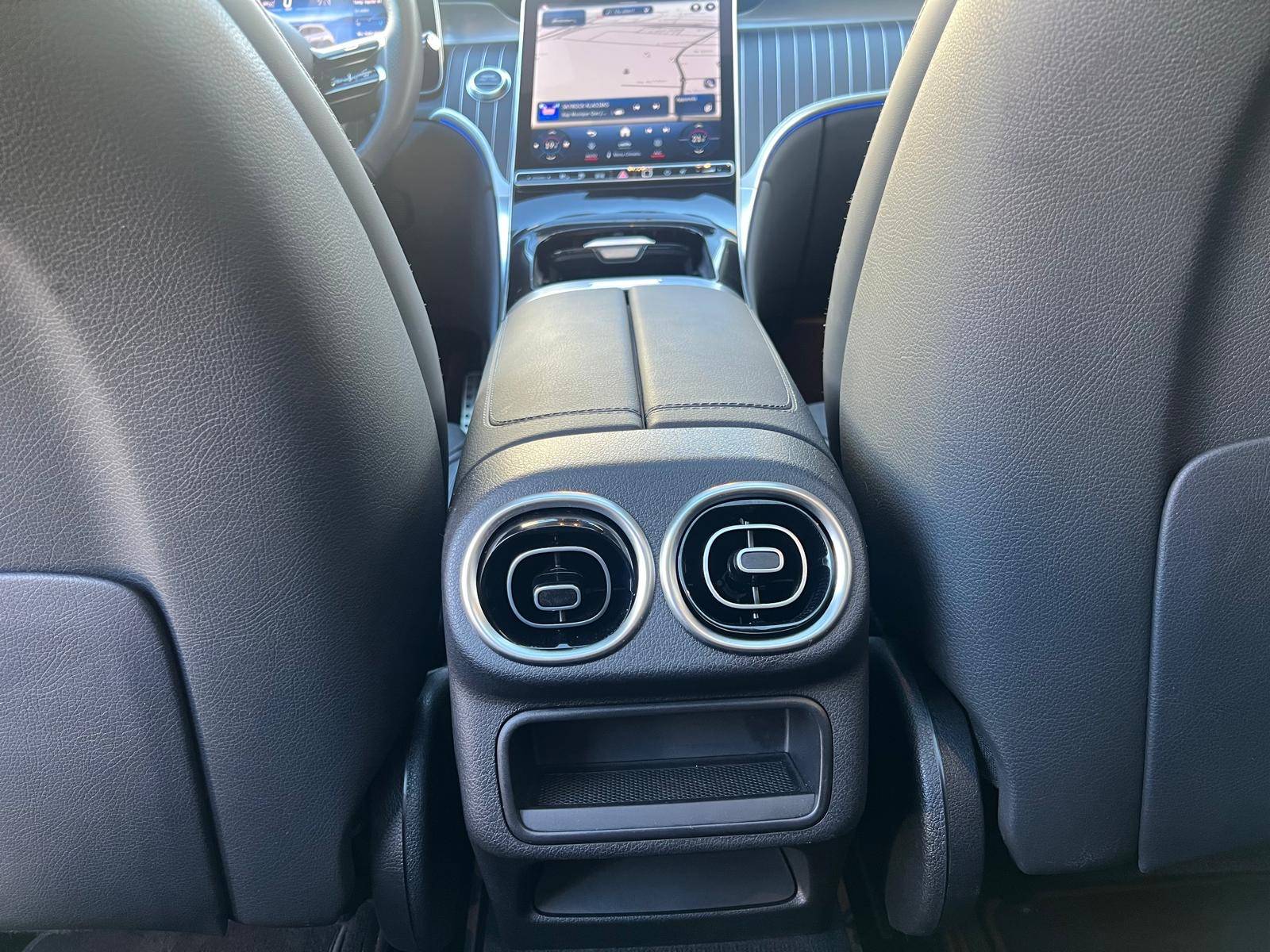 Image Mercedes-Benz GLC SUV GLC 300 de 4MATIC AMG Line  GLC 300 de 9G-Tronic 4Matic AMG Line GLC 300 de 4MATIC AMG Line