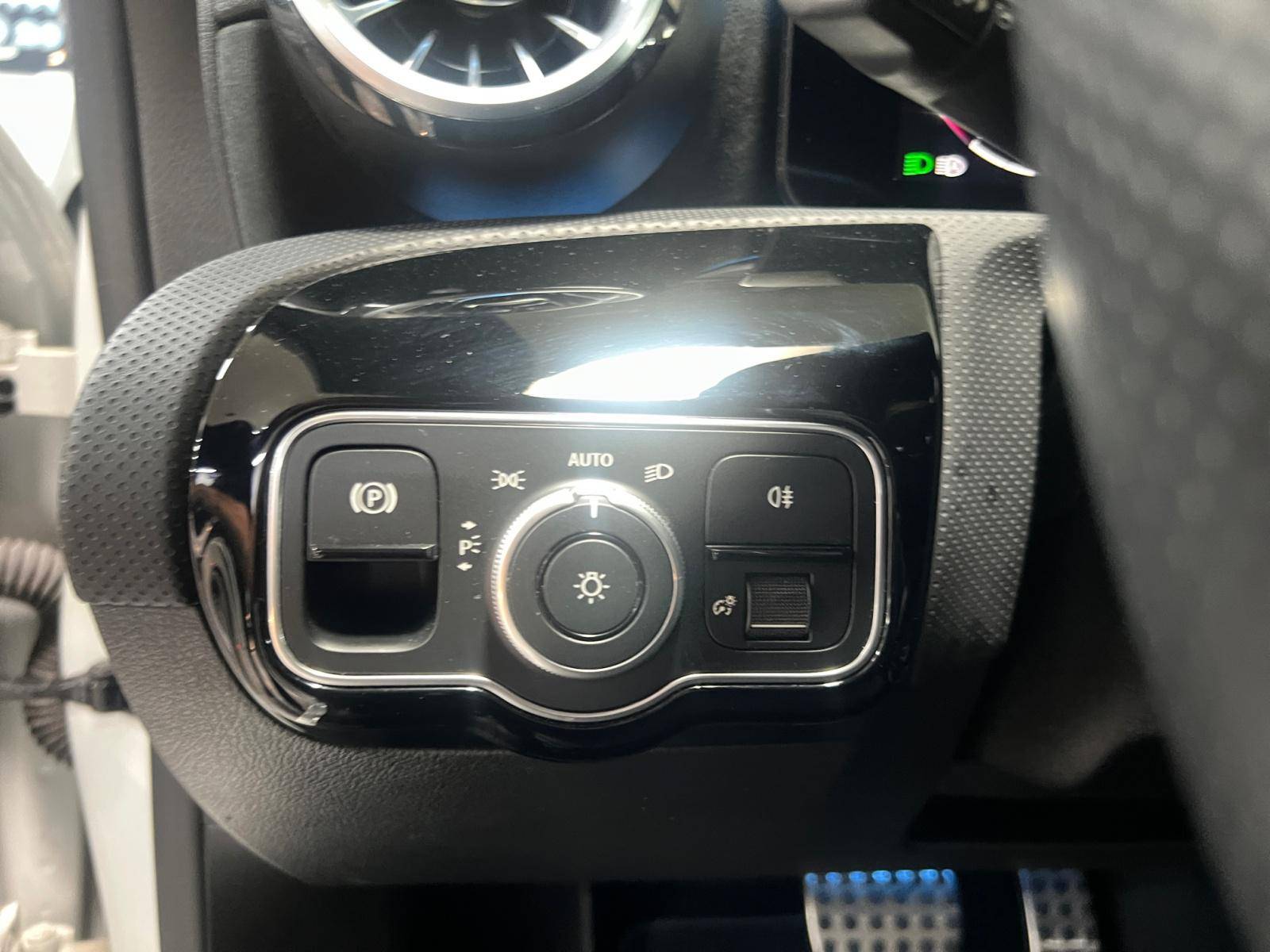 Image Mercedes-Benz CLA COUPÉ CLA 200 d Coupé AMG Line  CLA 200 d Coupé AMG Line CLA 200 d Coupé AMG Line