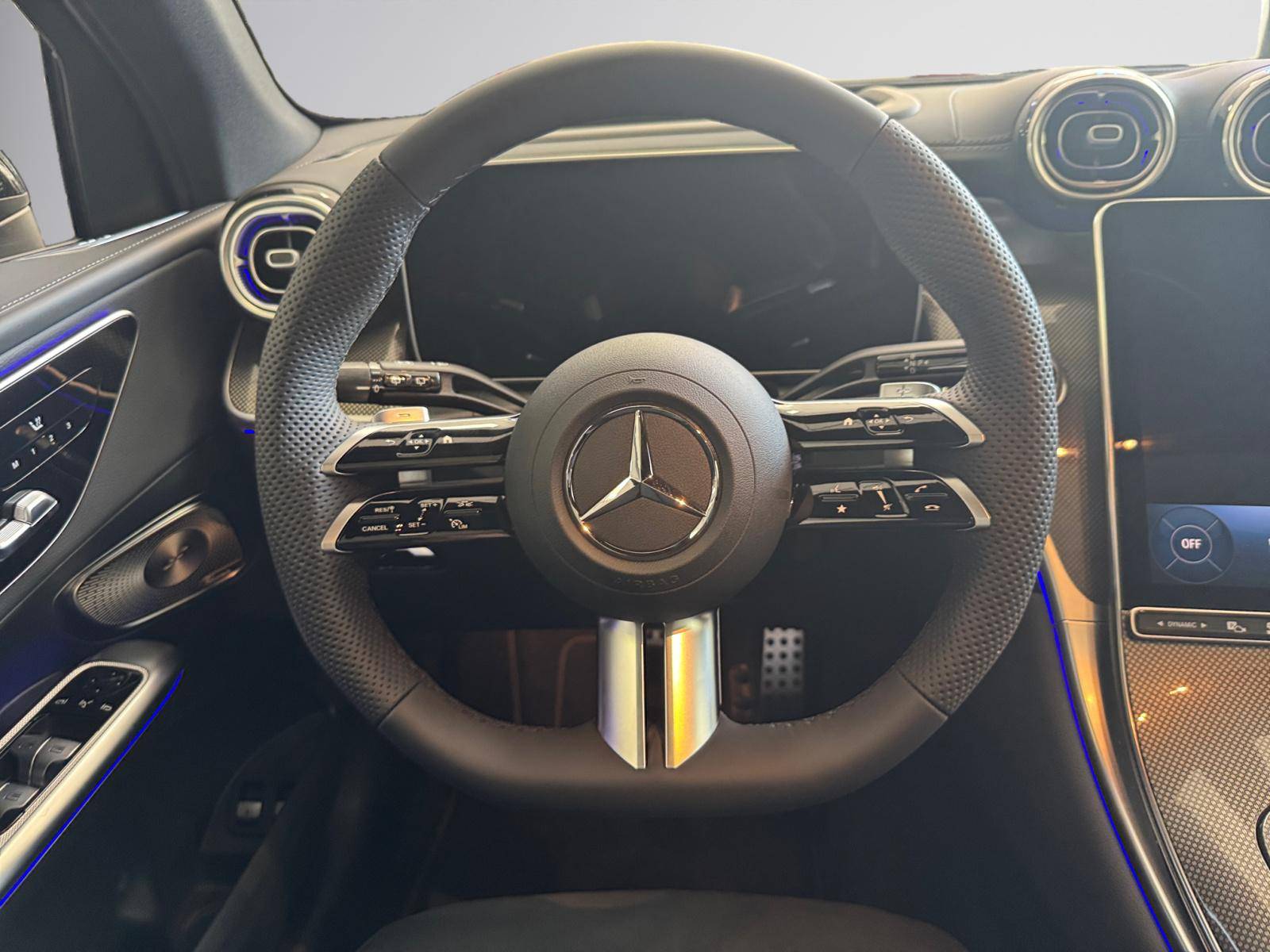 Image Mercedes-Benz GLC SUV GLC 300 e  Hybrid EQ 4MATIC AMG Line +   GLC 300 e  Hybrid EQ 4MATIC AMG Line +