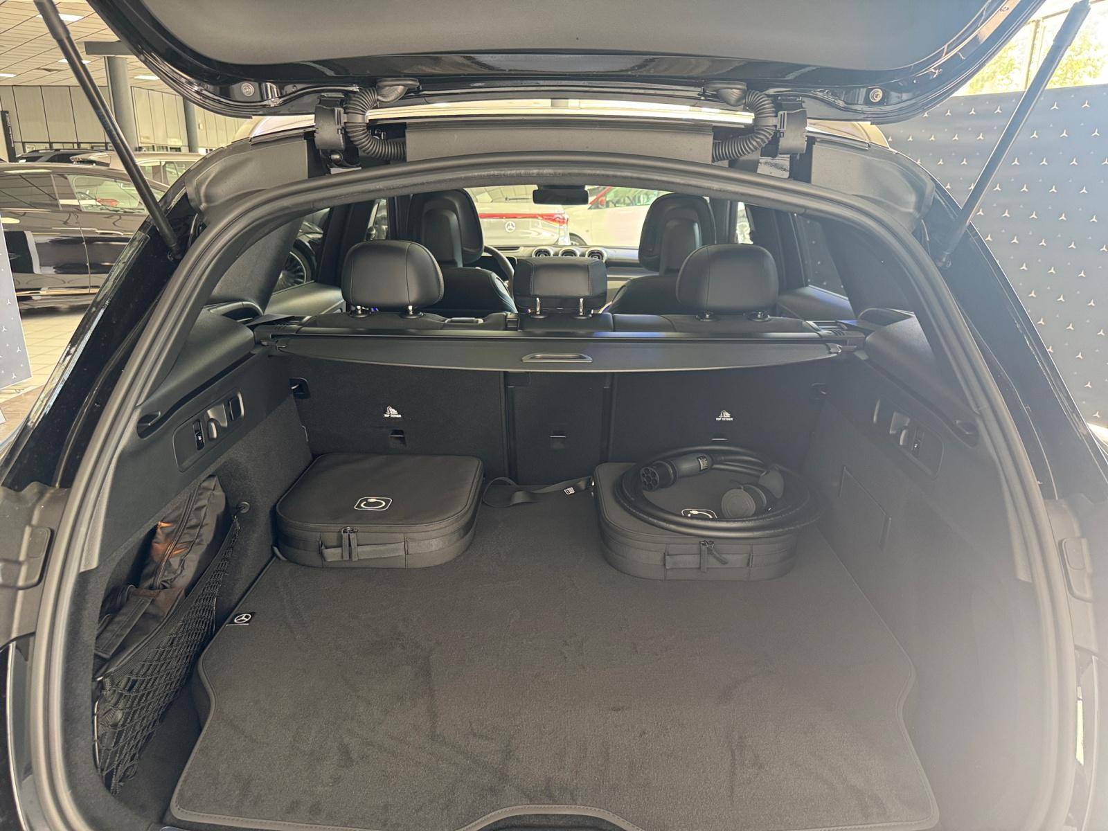 Image Mercedes-Benz GLC SUV GLC 300 e  Hybrid EQ 4MATIC AMG Line +   GLC 300 e  Hybrid EQ 4MATIC AMG Line +