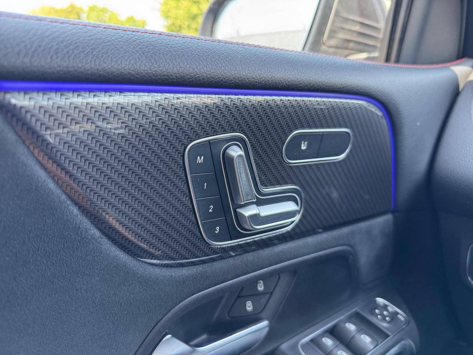 Image Mercedes-Benz GLB 200 d AMG Line  GLB 200 d 8G-DCT AMG Line 200 d AMG Line