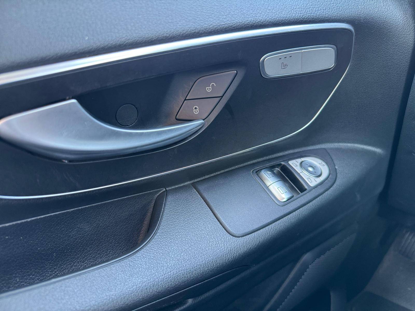 Image Mercedes-Benz VITO VITO MIXTO 119 CDI 4x4 COMPACT BVA SELECT   VITO MIXTO 119 CDI 4x4 COMPACT BVA SELECT