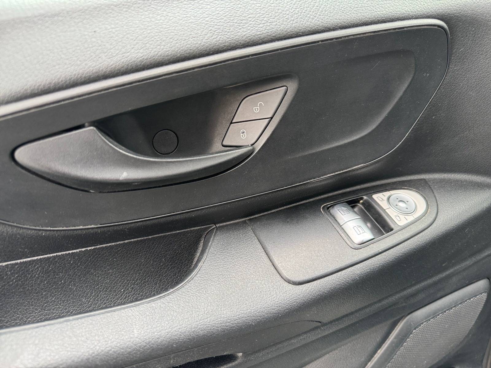 Image Mercedes-Benz VITO 119 BlueTEC 4x4 Mixto Long   119 BlueTEC 4x4 Mixto Long