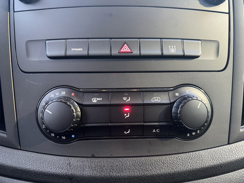 Image Mercedes-Benz VITO e 112 Fourgon Long  eVito Fourgon 60kWh LG e 112 Fourgon Long