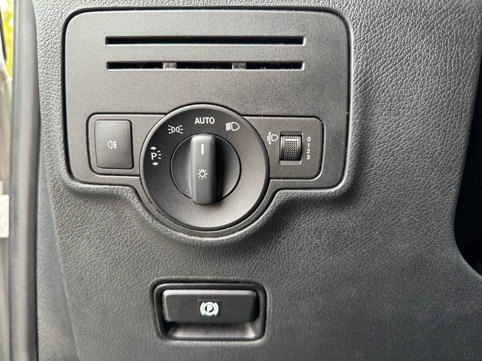 Image Mercedes-Benz VITO VITO FOURGON 114 CDI COMPACT FWD PRO   VITO FOURGON 114 CDI COMPACT FWD PRO