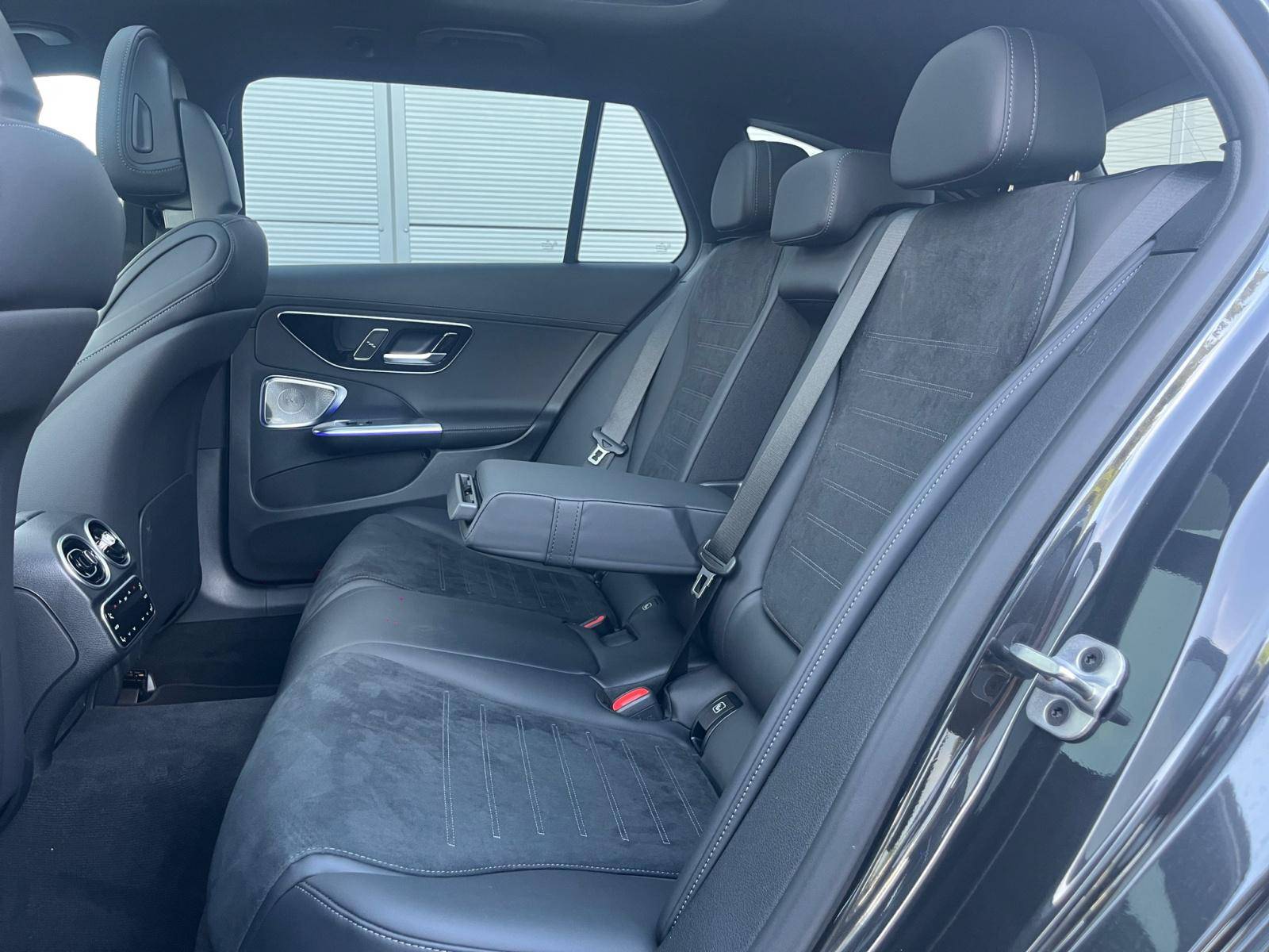 Image Mercedes-Benz CLASSE C BREAK Classe C 300 de Hybrid EQ Break AMG Line  Classe C 300 d e Hybrid EQ Break AMG Line Classe C 300 de Hybrid EQ Break AMG Line