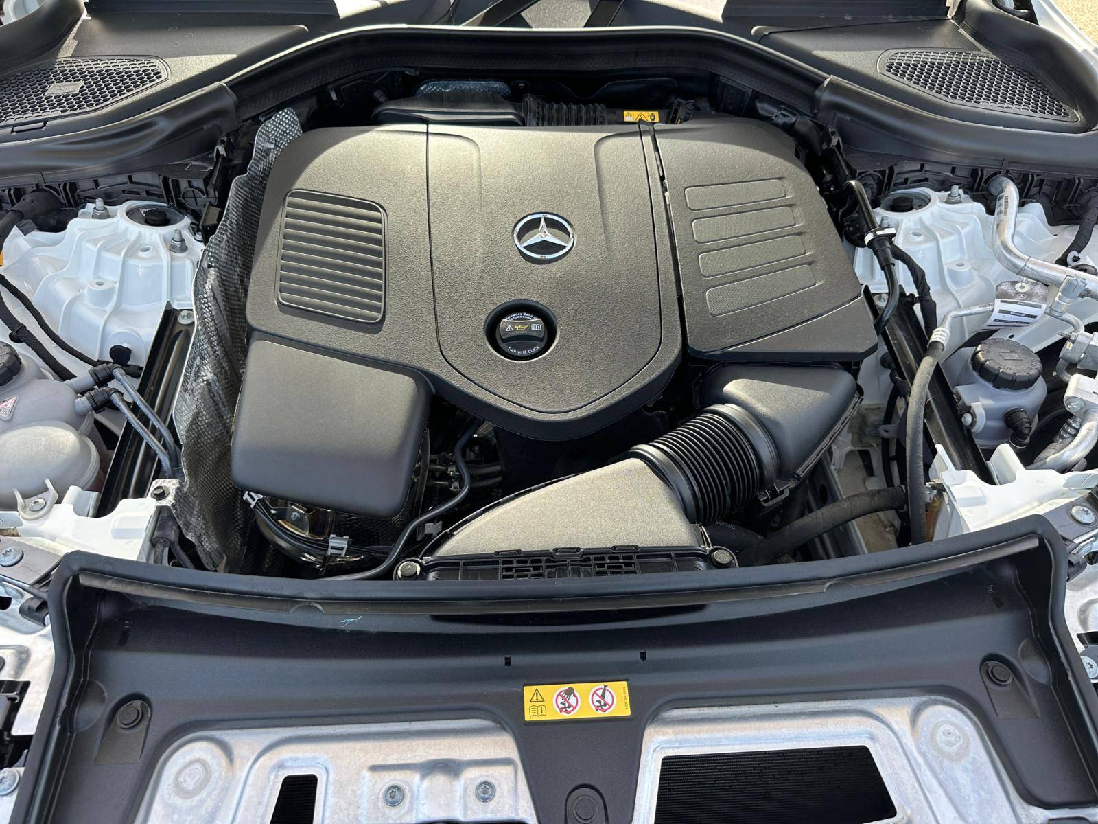 Image Mercedes-Benz GLC COUPÉ GLC 300 e Hybrid EQ 4MATIC Coupé AMG Line  GLC COUPE 300e AMG LINE 4MATIC GLC 300 e Hybrid EQ 4MATIC Coupé AMG Line