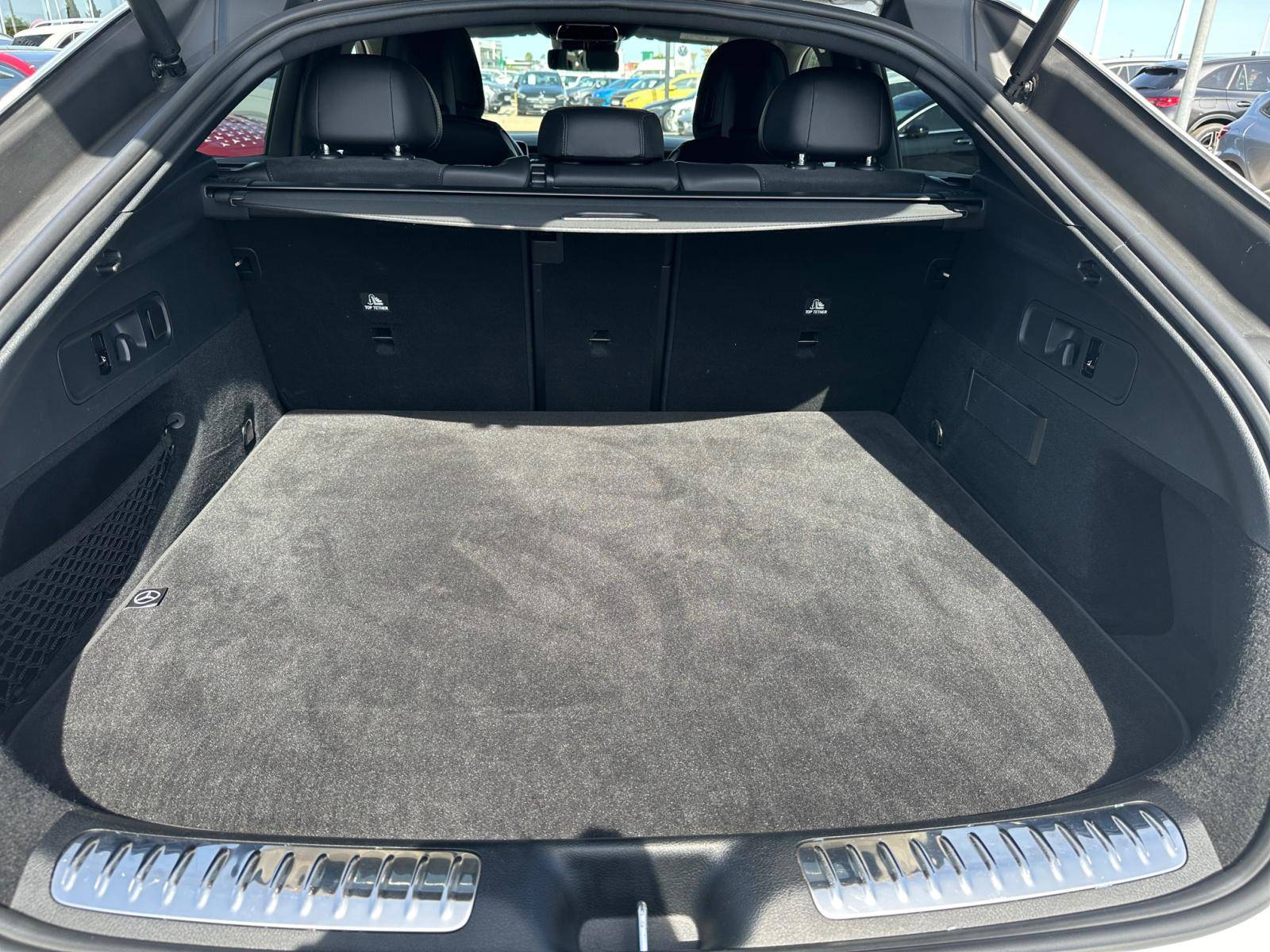 Image Mercedes-Benz GLC COUPÉ GLC 300 e Hybrid EQ 4MATIC Coupé AMG Line  GLC COUPE 300e AMG LINE 4MATIC GLC 300 e Hybrid EQ 4MATIC Coupé AMG Line