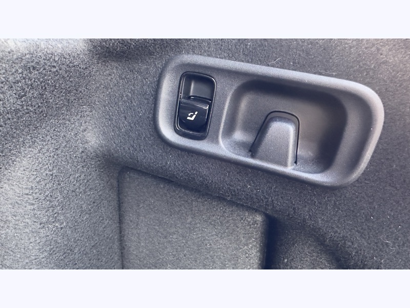 Image Mercedes-Benz CLASSE C BERLINE Classe C 300 e Hybrid EQ Berline AMG Line  Classe C 300 e 4MATIC Berline AMG line Classe C 300 e Hybrid EQ Berline AMG Line