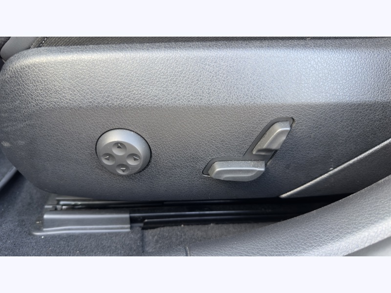 Image Mercedes-Benz CLASSE C BERLINE Classe C 300 e Hybrid EQ Berline AMG Line  Classe C 300 e 4MATIC Berline AMG line Classe C 300 e Hybrid EQ Berline AMG Line