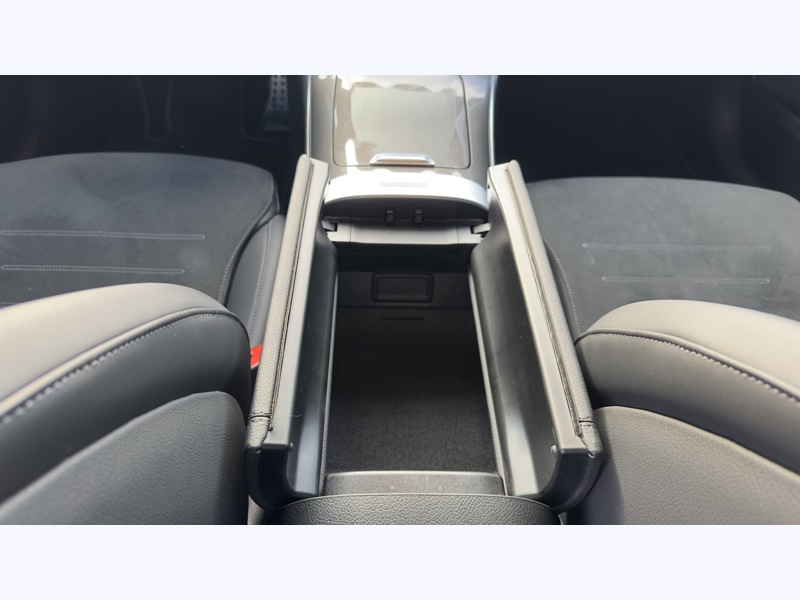 Image Mercedes-Benz CLASSE C BERLINE Classe C 300 e Hybrid EQ Berline AMG Line  Classe C 300 e 4MATIC Berline AMG line Classe C 300 e Hybrid EQ Berline AMG Line