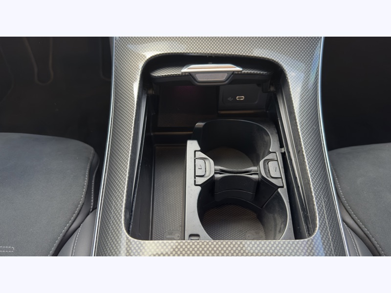 Image Mercedes-Benz CLASSE C BERLINE Classe C 300 e Hybrid EQ Berline AMG Line  Classe C 300 e 4MATIC Berline AMG line Classe C 300 e Hybrid EQ Berline AMG Line