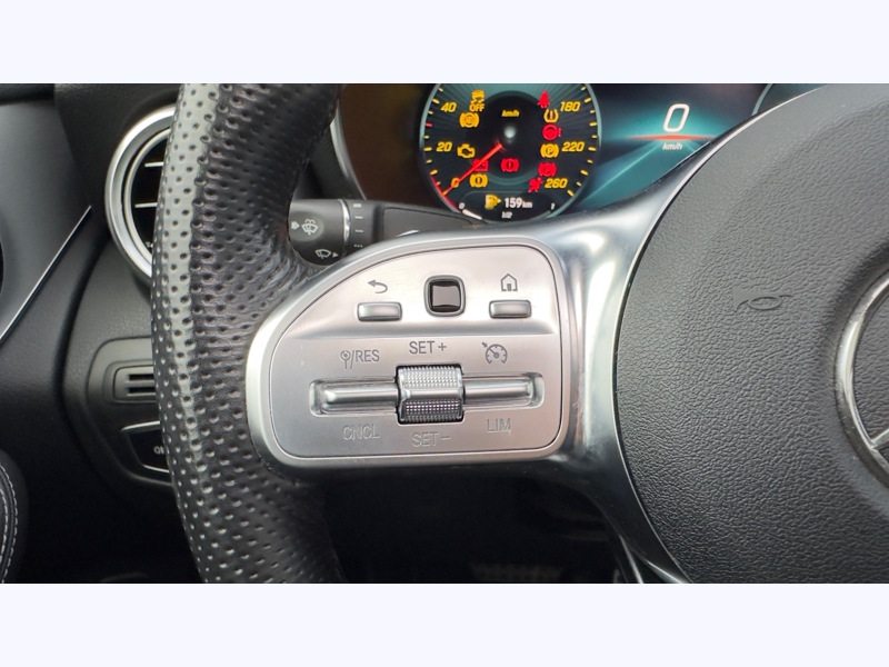 Image Mercedes-Benz GLC COUPÉ GLC 220 d 4MATIC Coupé AMG Line Launch Edition   GLC 220 d 4MATIC Coupé AMG Line Launch Edition