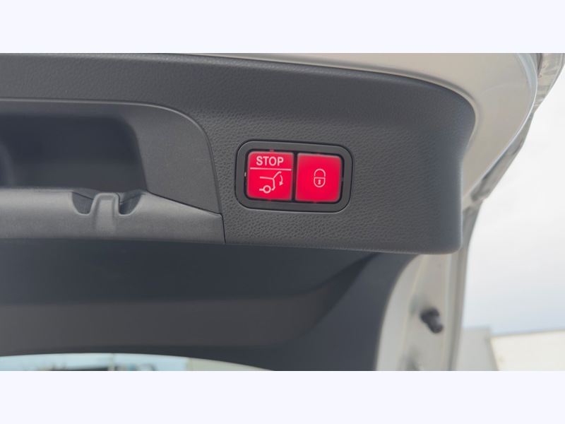 Image Mercedes-Benz GLC COUPÉ GLC 220 d 4MATIC Coupé AMG Line Launch Edition   GLC 220 d 4MATIC Coupé AMG Line Launch Edition