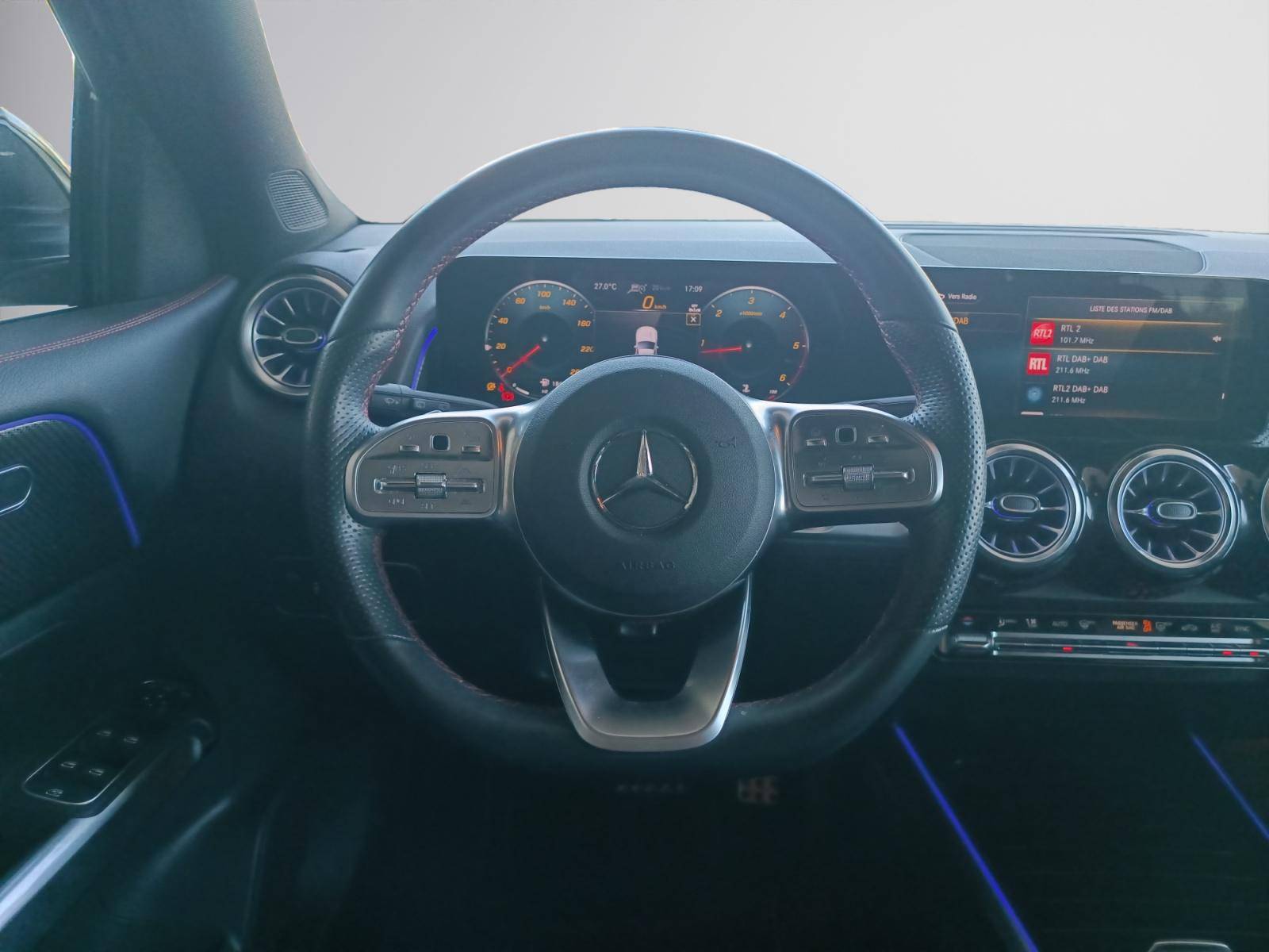 Image Mercedes-Benz GLB 200 d AMG Line  GLB 200 d AMG Line 200 d AMG Line