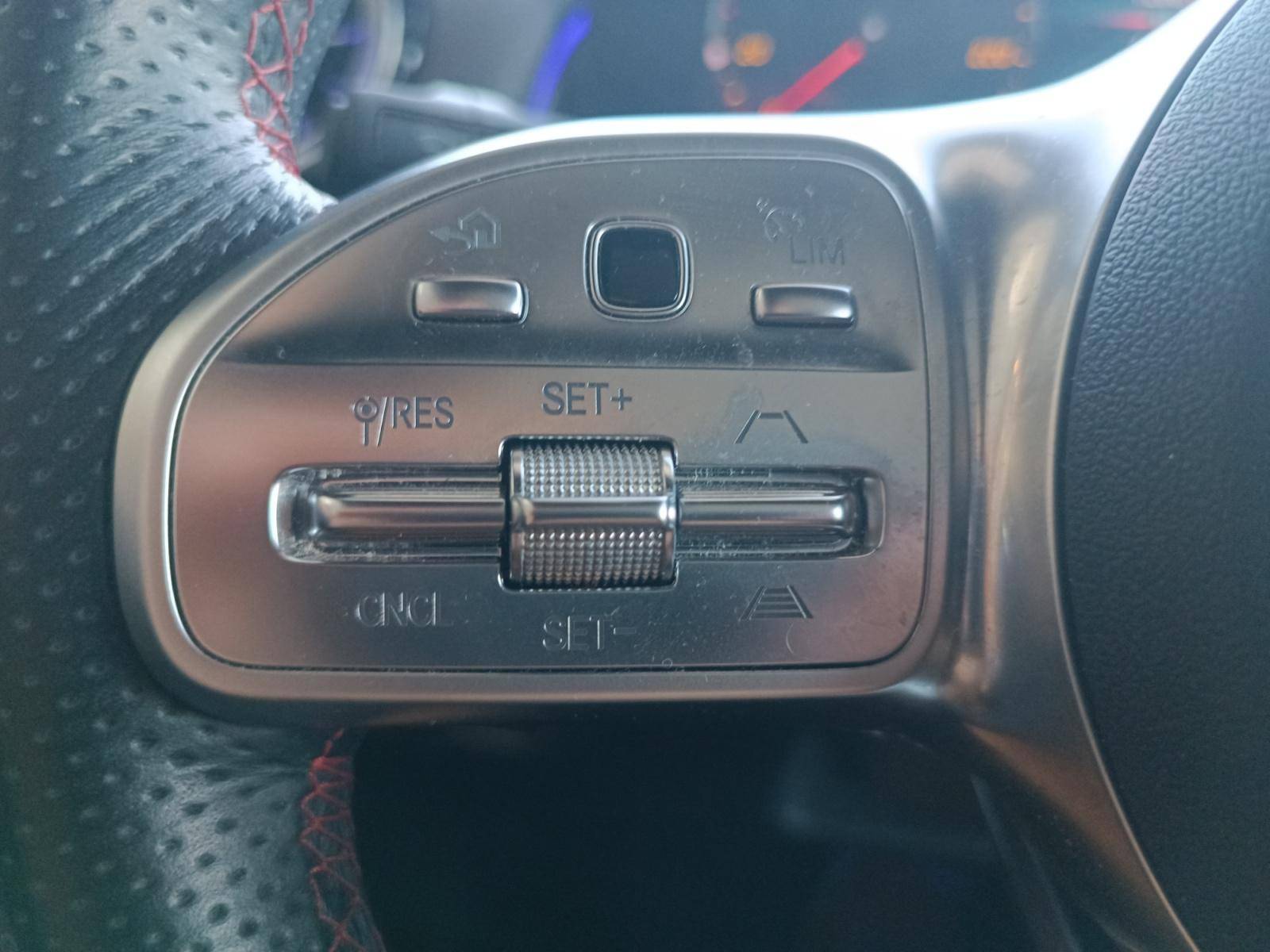 Image Mercedes-Benz GLB 200 d AMG Line  GLB 200 d AMG Line 200 d AMG Line