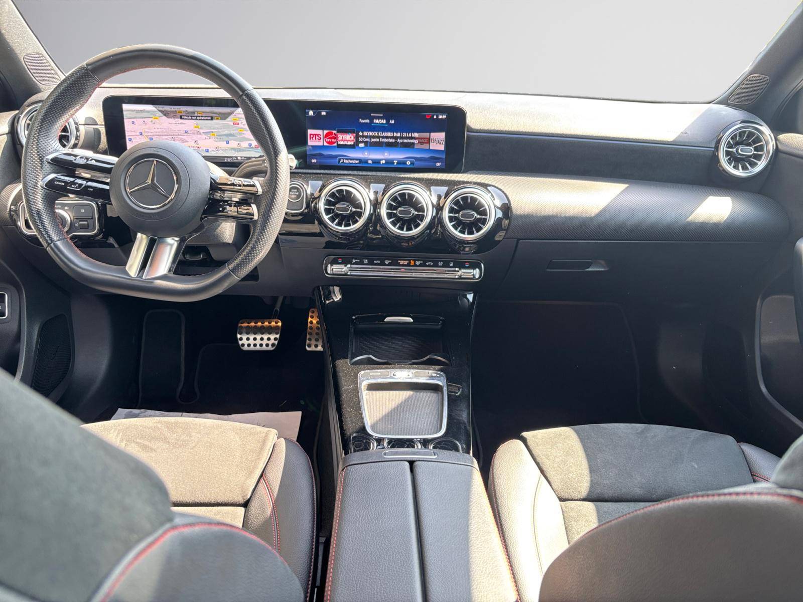 Image Mercedes-Benz CLASSE A 250 e AMG Line  Classe A 250 e Hybrid EQ Berline AMG Line 250 e AMG Line