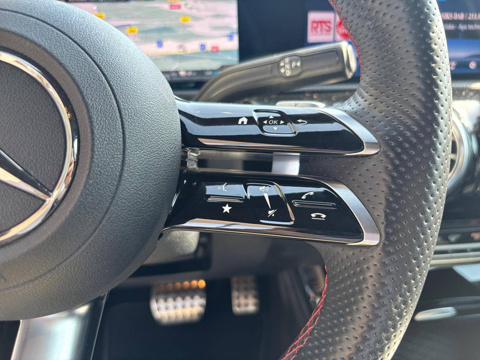 Image Mercedes-Benz CLASSE A 250 e AMG Line  Classe A 250 e Hybrid EQ Berline AMG Line 250 e AMG Line