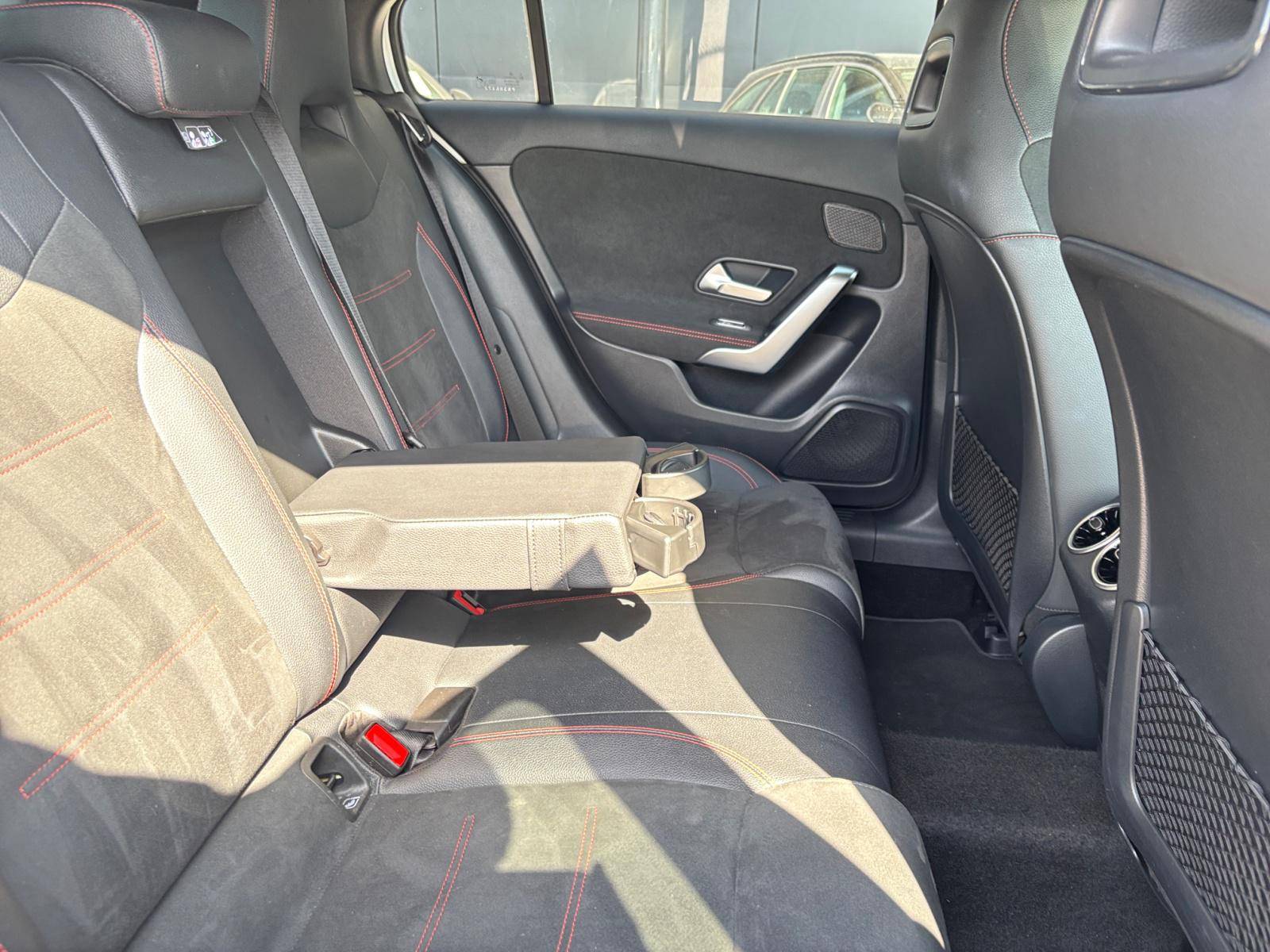 Image Mercedes-Benz CLASSE A 250 e AMG Line  Classe A 250 e Hybrid EQ Berline AMG Line 250 e AMG Line