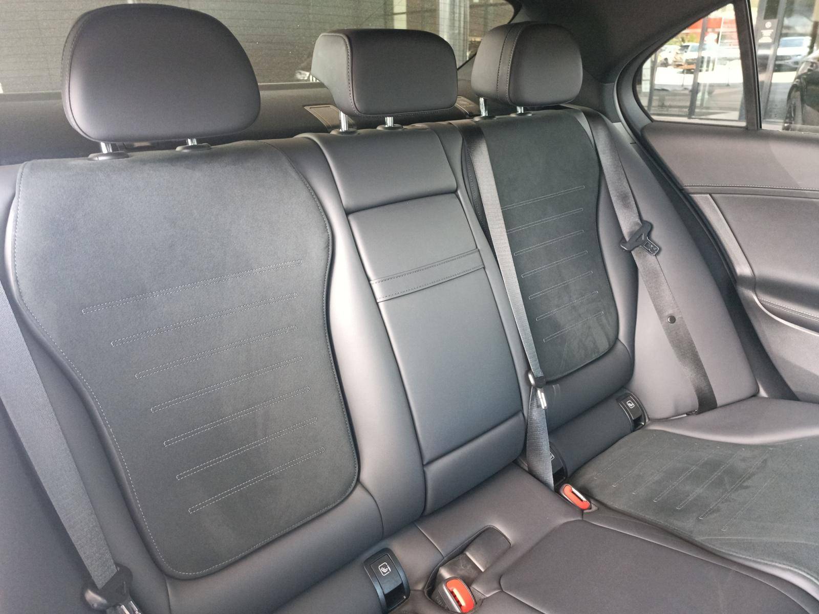 Image Mercedes-Benz CLASSE C BERLINE Classe C 300 e Hybrid EQ Berline AMG Line  Classe C 300 d e Hybrid EQ Berline AMG Line Classe C 300 e Hybrid EQ Berline AMG Line