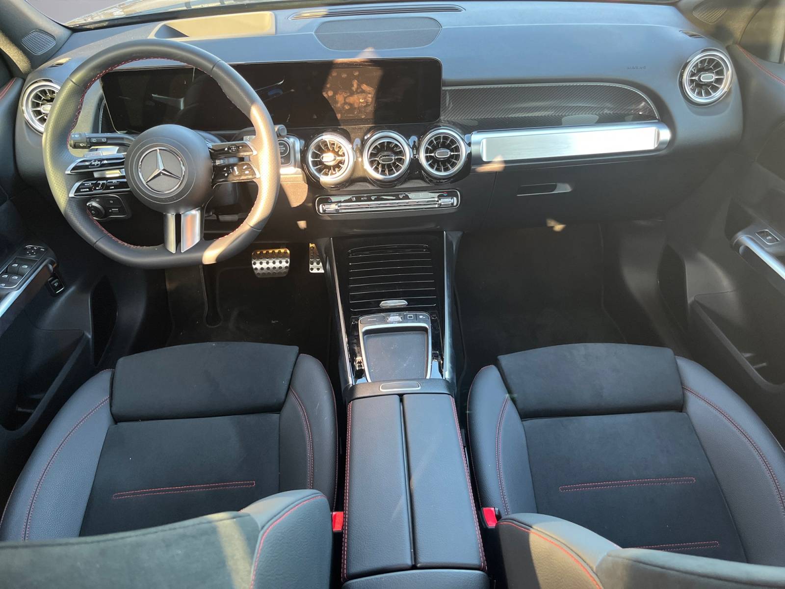 Image Mercedes-Benz GLB 200 d AMG Line  GLB 200 d AMG Line 200 d AMG Line