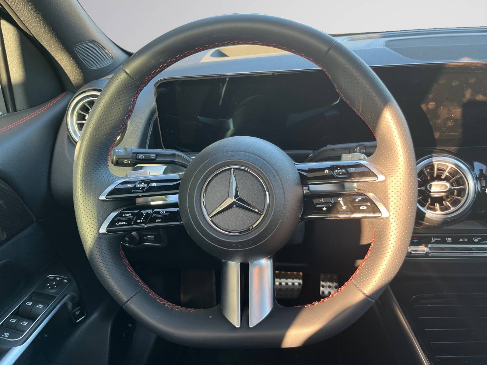 Image Mercedes-Benz GLB 200 d AMG Line  GLB 200 d AMG Line 200 d AMG Line