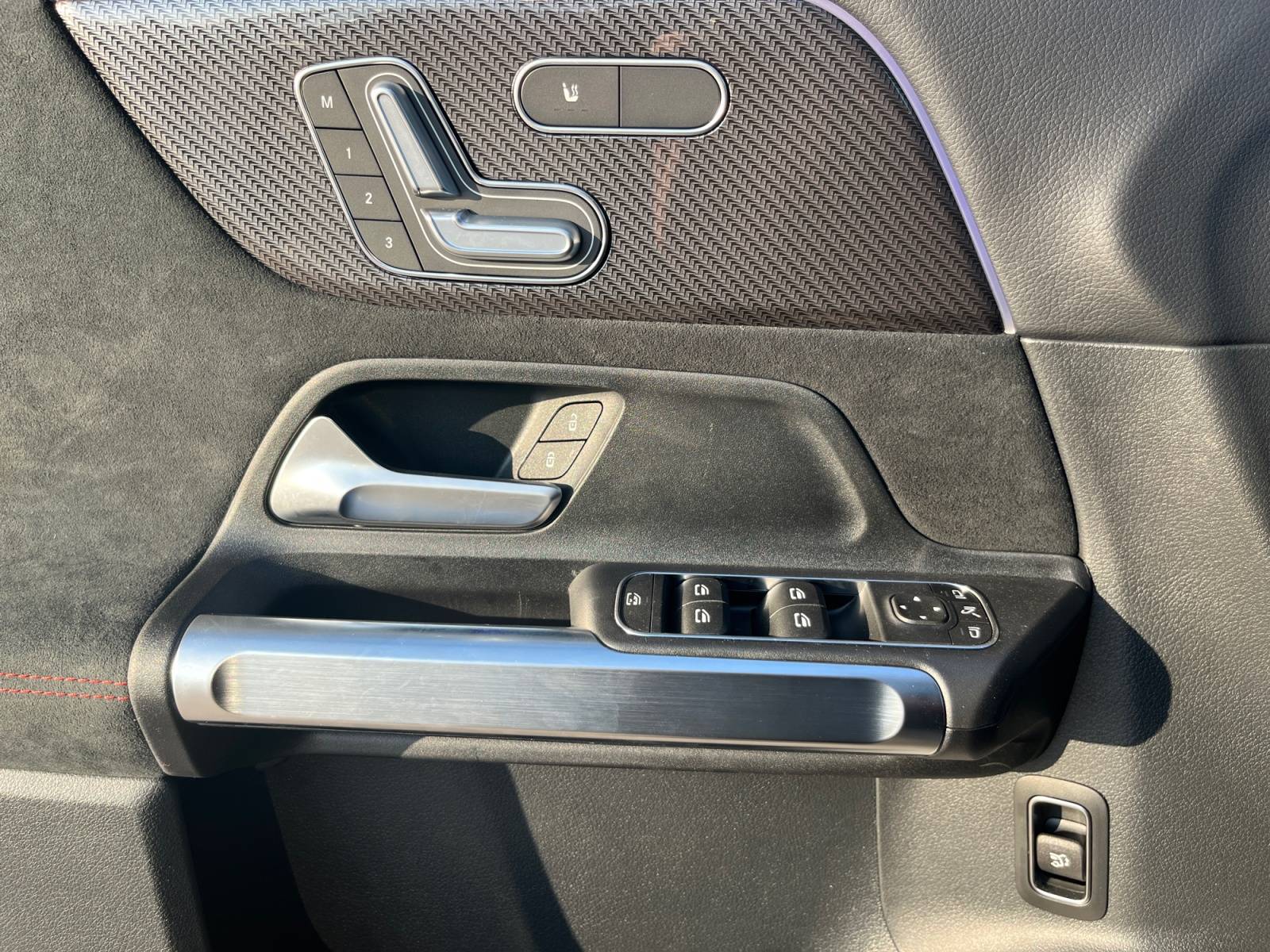 Image Mercedes-Benz GLB 200 d AMG Line  GLB 200 d AMG Line 200 d AMG Line