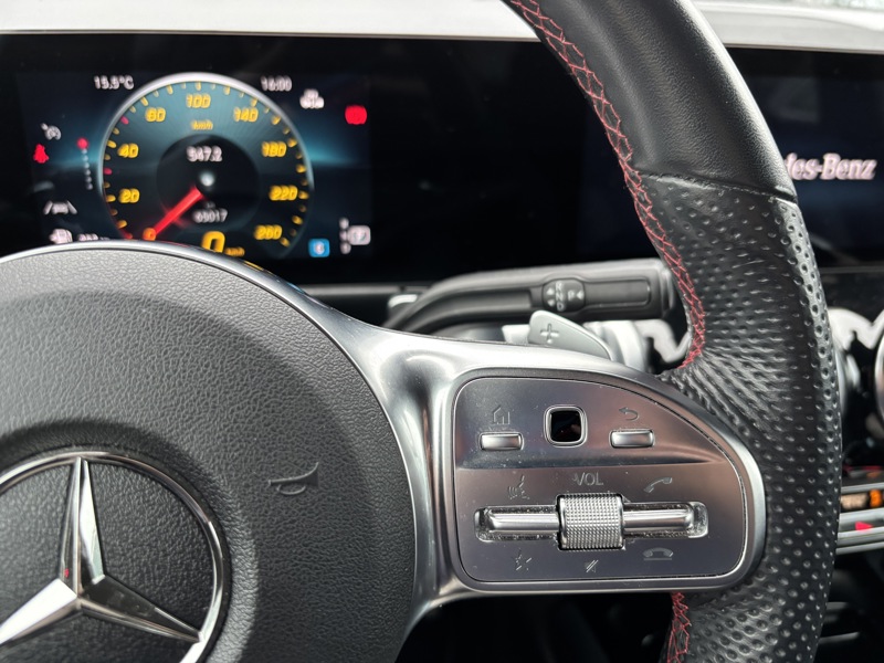 Photo Mercedes-Benz GLB 200 d AMG Line  