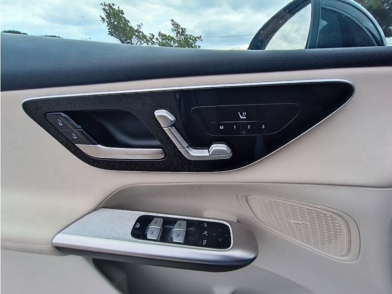 Image Mercedes-Benz GLC SUV GLC 300 e Hybrid EQ 4MATIC Business Line   GLC 300 e Hybrid EQ 4MATIC Business Line