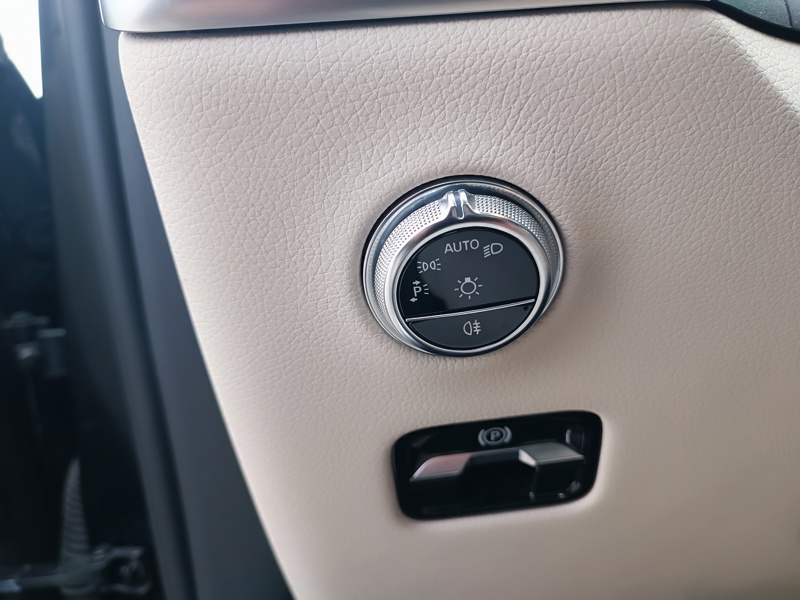 Image Mercedes-Benz GLC SUV GLC 300 e Hybrid EQ 4MATIC Business Line   GLC 300 e Hybrid EQ 4MATIC Business Line