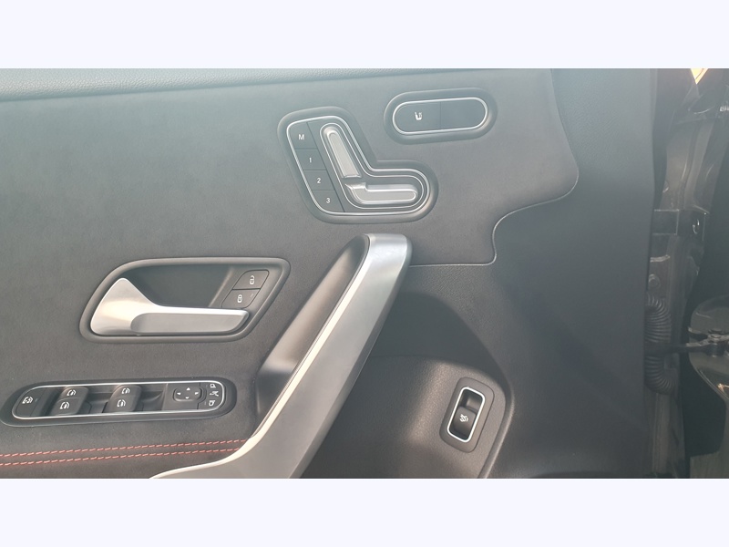 Image Mercedes-Benz CLASSE A 200 d Berline AMG Line   200 d Berline AMG Line